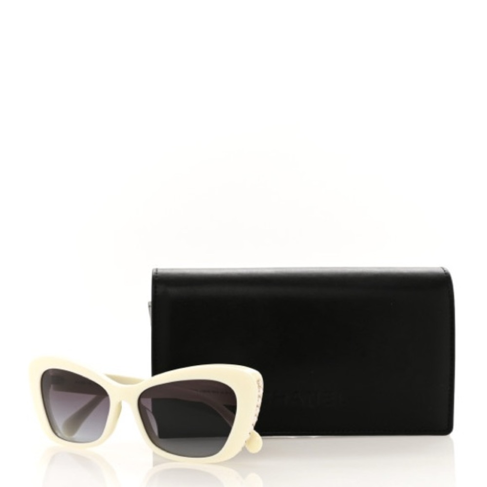 CHANEL Cream and White Pearl 5481 Sunglasses